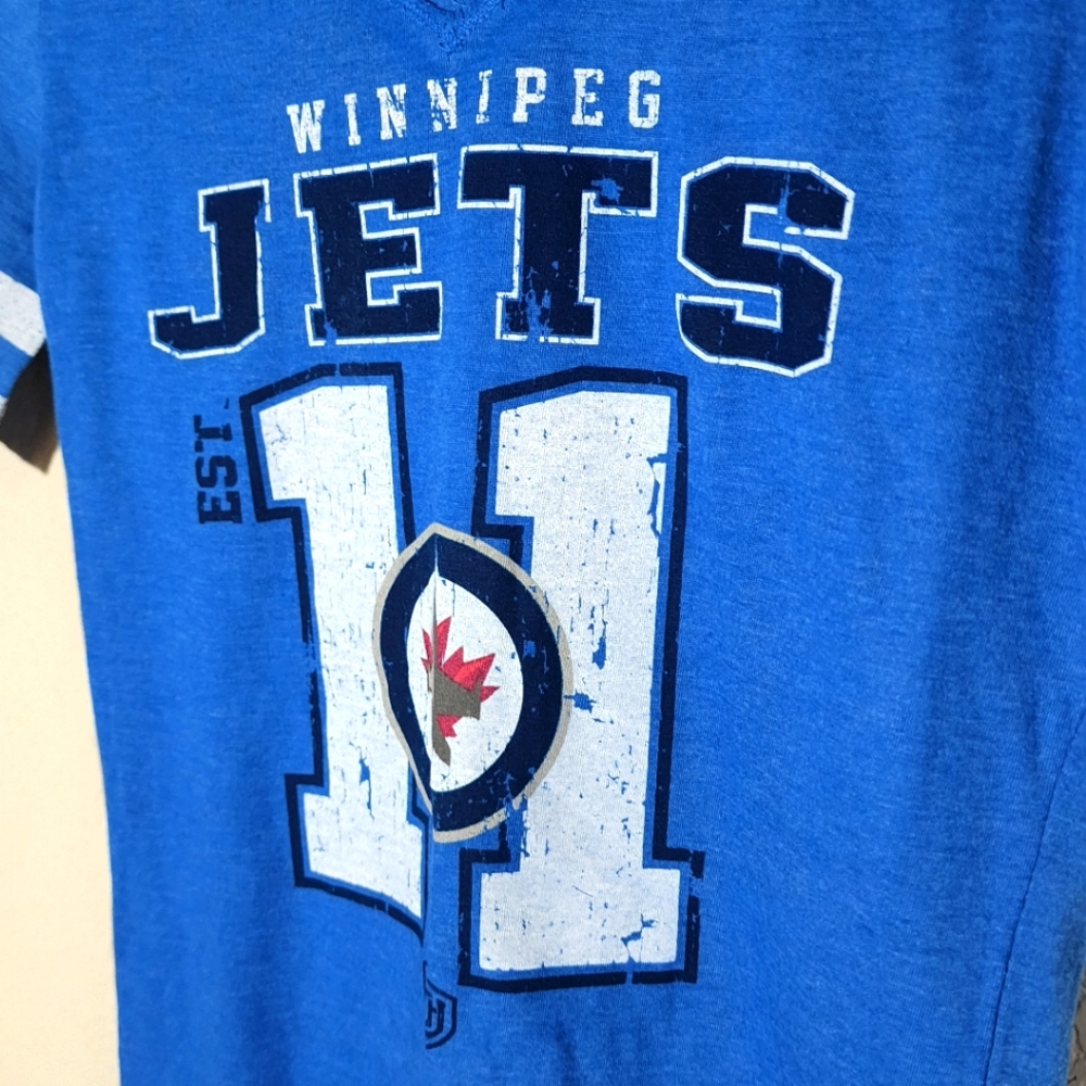 Nhl jets medium new w tag.     ‎    Bin 28